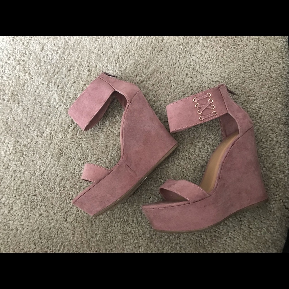 Blush wedges